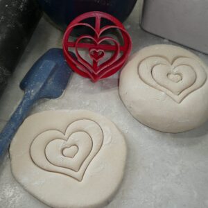 YNGLLC LOVE THEMED HEART ROSE DESIGNS SET OF 2 CONCHA CUTTERS MEXICAN SWEET BREAD STAMP MADE IN USA PR1632, Red