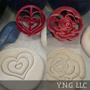 YNGLLC LOVE THEMED HEART ROSE DESIGNS SET OF 2 CONCHA CUTTERS MEXICAN SWEET BREAD STAMP MADE IN USA PR1632, Red