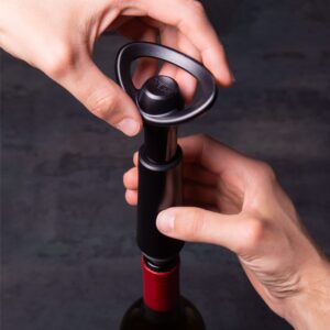 Vacu Vin Wine Saver Concerto - Black - 1 Pump 2 Stoppers - Wine Stoppers for Bottles with Vacuum Pump and Pourer - Reusable - Made in the Netherlands