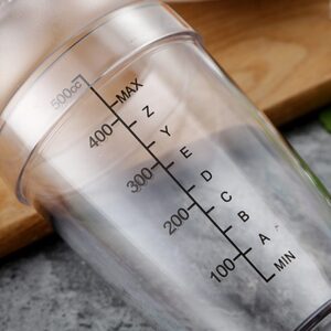 Plastic Cocktail Shaker with Scale and Strainer Top Clear Plastic Drink Tumbler Mixer with Scale for Bar Party Home Use