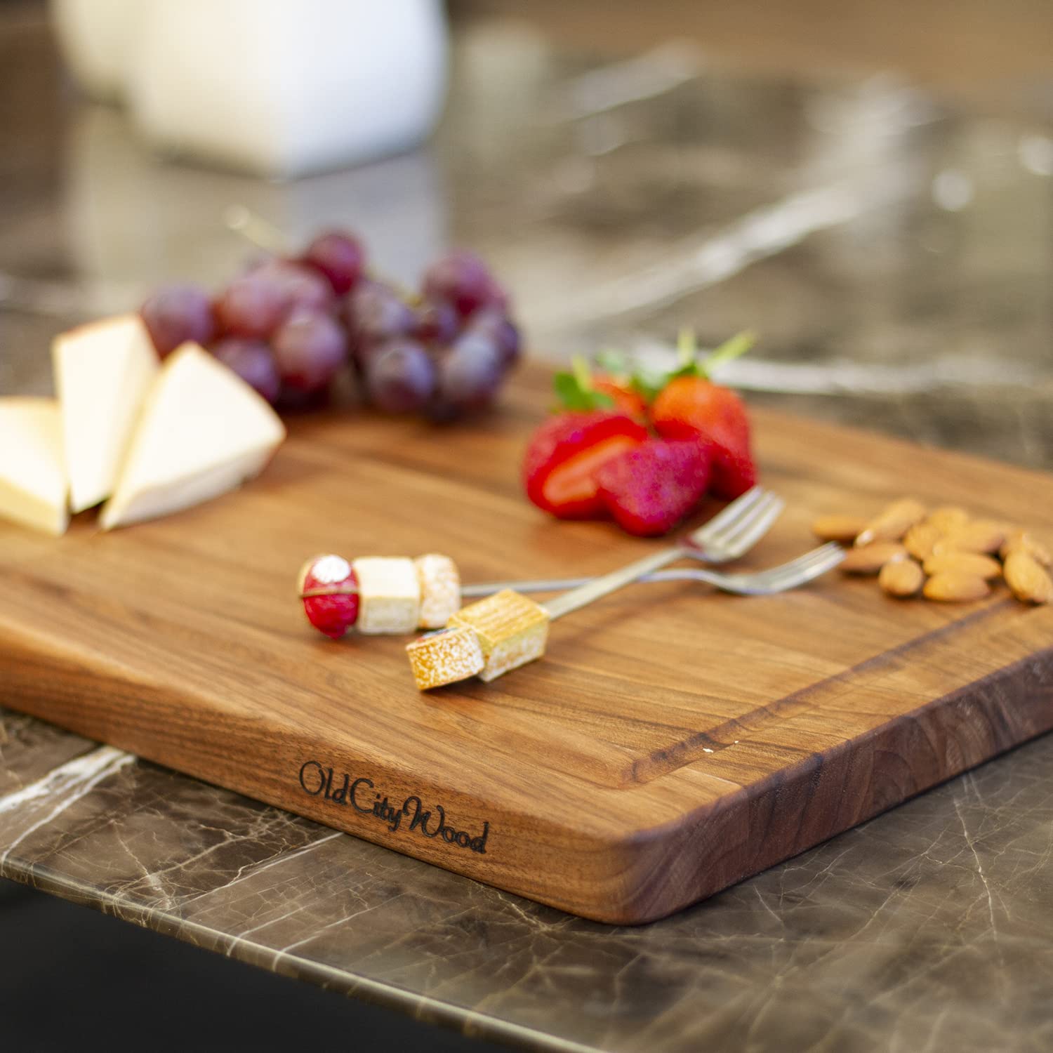 Walnut Wood Cutting Board For Kitchen 16x12'' with Juice Groove, Chopping Board Made of Walnut Wood for Meat, Cheese and Vegetables (Large, 16x12 inch)