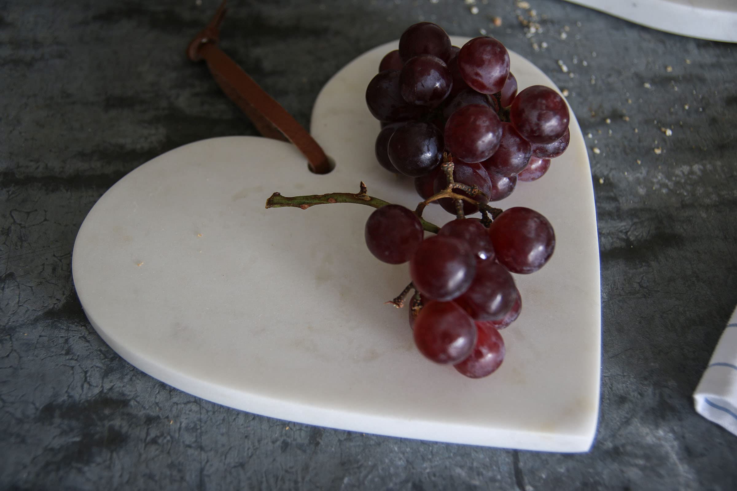 Foreside Home & Garden White Marble Heart Shaped Kitchen Serving Cutting Board, 8 x 9 x 0.5