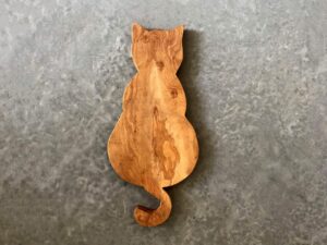 olive wood cutting & serving board cat desig (13" x 5.9")