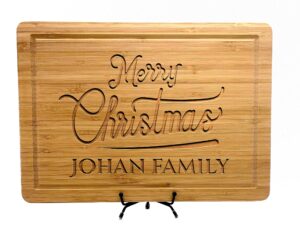 merry family christmas cutting board, personalized christmas home and kitchen decoration, custom engraved christmas gift for family, parent, couple, friend, mom, grandma, sister