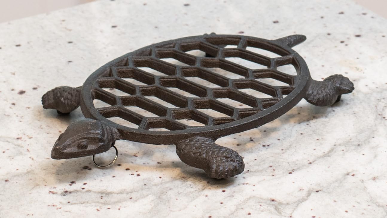 gasaré, Cast Iron Trivet for Pots, Pans, and Hot Dishes, Metal Trivet, Sea Turtle Design, Rubber Feet Caps, Ring Hanger, 11.5 x 8 Inches, Brown, 1 Unit