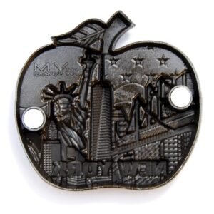 Color May Vary. Big Apple New York Souvenir Metal Fridge NY Magnet - Brooklyn Bridge,Chrysler Building,Statue of Liberty,Empire State Building NYC Metal Magnet (Pack 1)