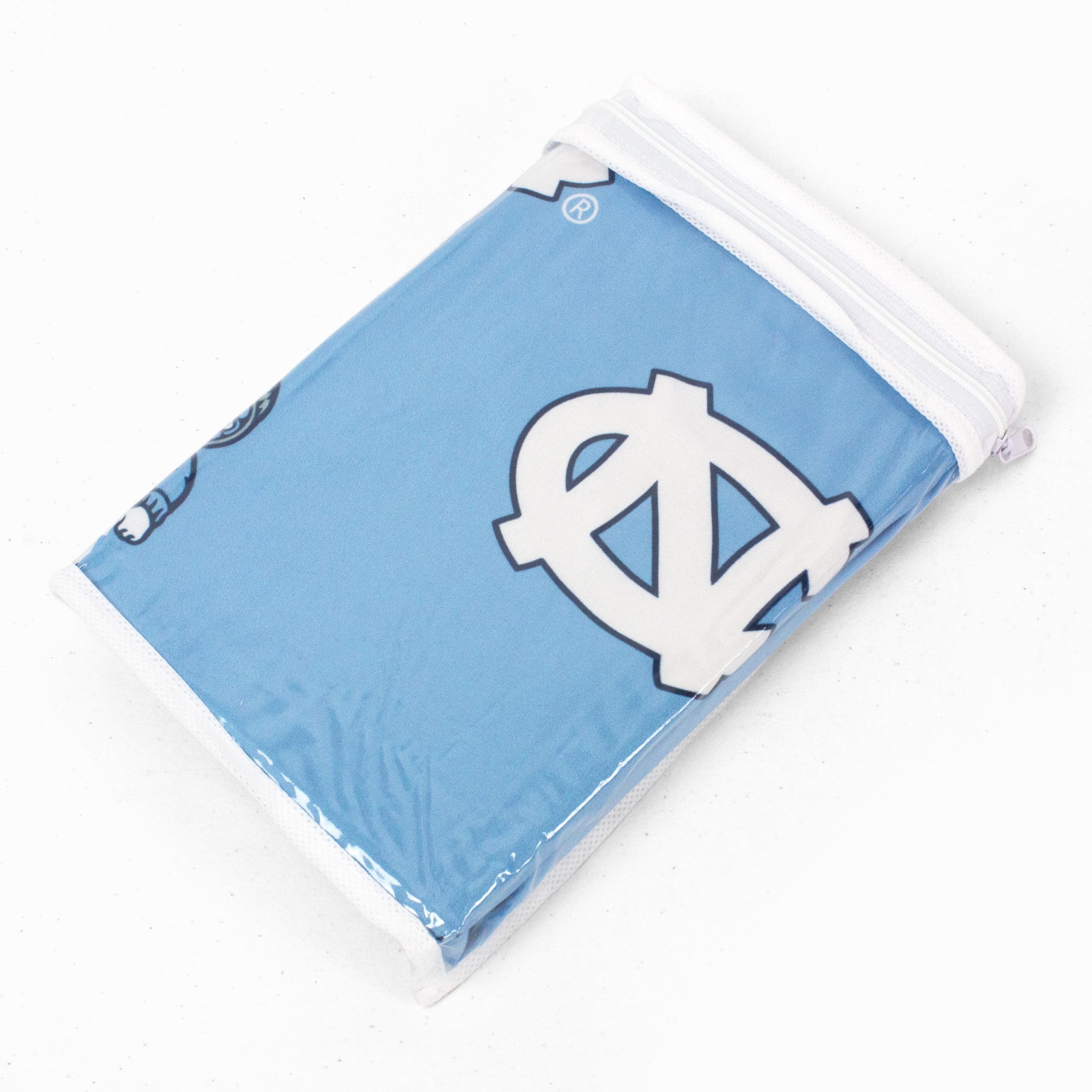 College Covers Everything Comfy North Carolina Tar Heels Tailgating or Grilling Apron With 9" Pocket, Fully Adjustable