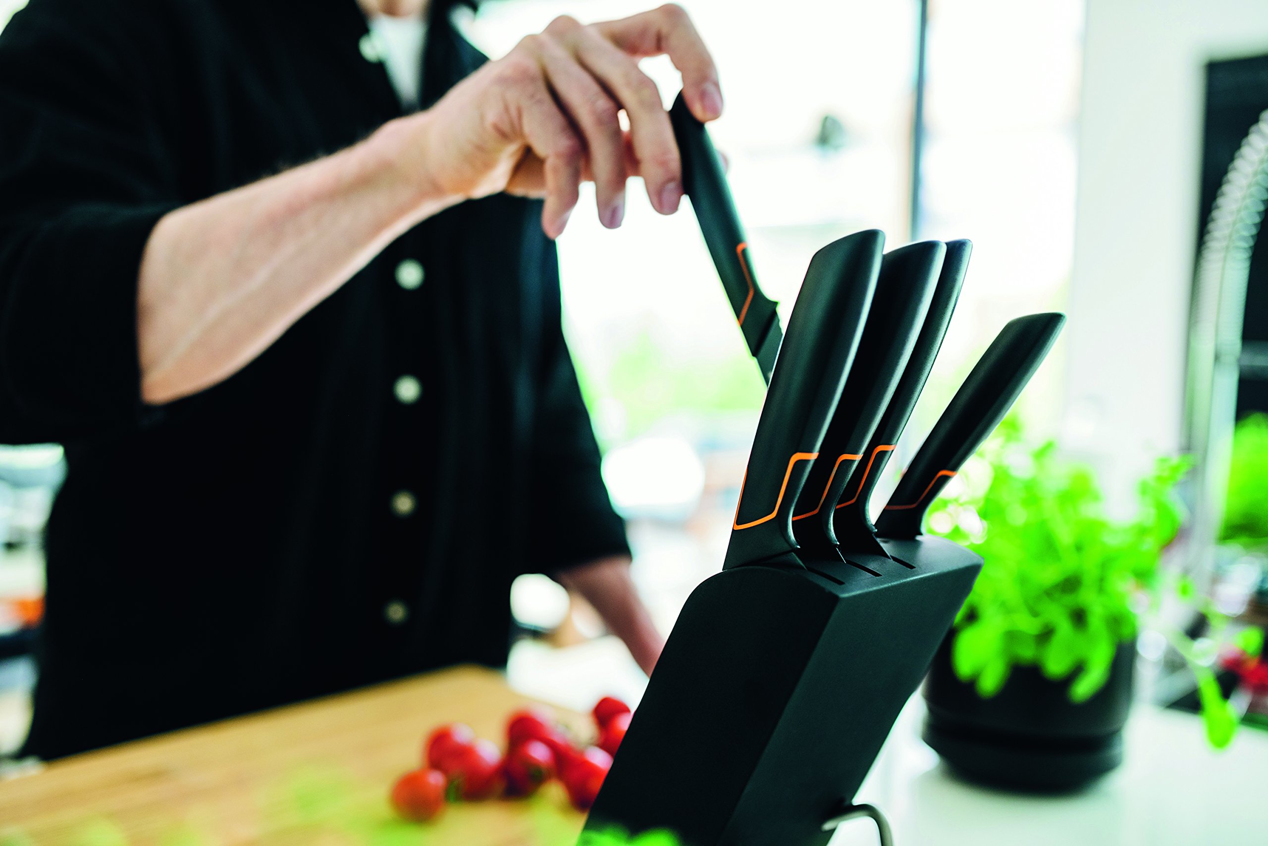 Fiskars Knife Block With 5 Knives, Width: 15.5 cm, Height: 37 cm, Birch Wood, Black, Edge, 1003099