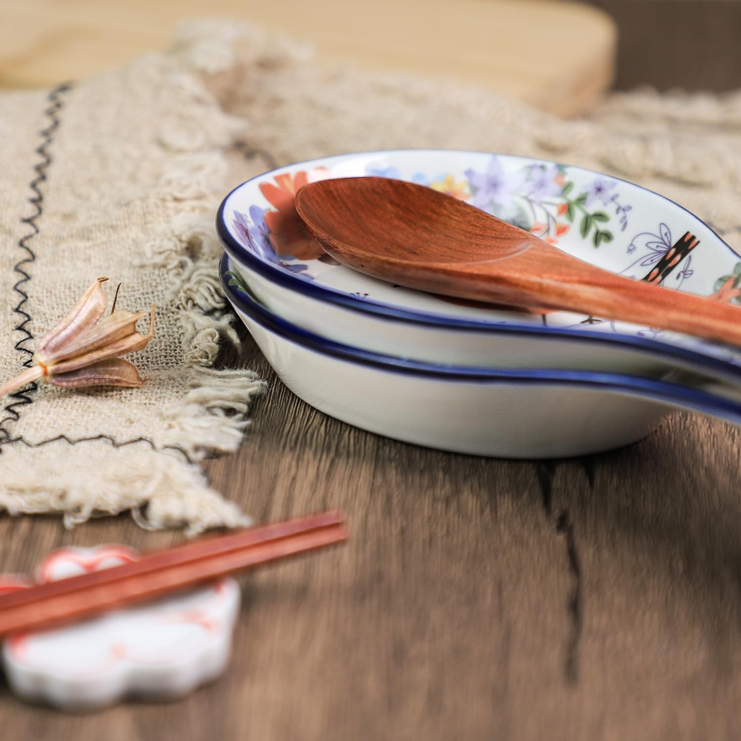 Sizikato Set of 2 Ceramic Spoon Rests, 9-Inch Utensil Ladle Rest for Kitchen, Flower and Bird Pattern, Blue