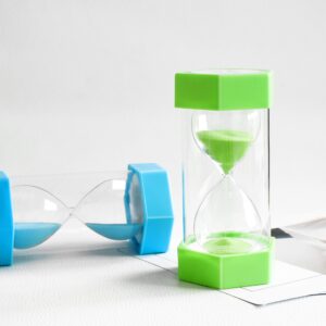 Sand Timer,XINBAOHONG Hourglass Sand Timer 5 Minutes 15 Minutes Timer Clock for Kids Games Classroom Home Office Kitchen Use (Pack of 2) (4.7''X 2.3'', 5 Min(Blue) and 15 Min(Green))