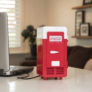 Coca Cola Single Can Cooler, Red, USB Powered Retro One Can Mini Fridge, Thermoelectric Cooler for Desk, Home, Office, Dorm, Unique Gift for Students or Office Workers