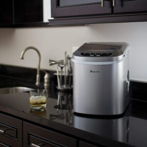 Magic Chef MCIM22SV 27Lb-Capacity Portable Ice Maker