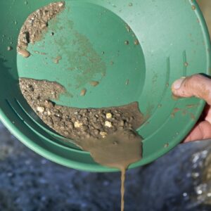 SE 10-Inch Green Plastic Gold Pan Prospecting with Riffles and Ridges - GP1001G