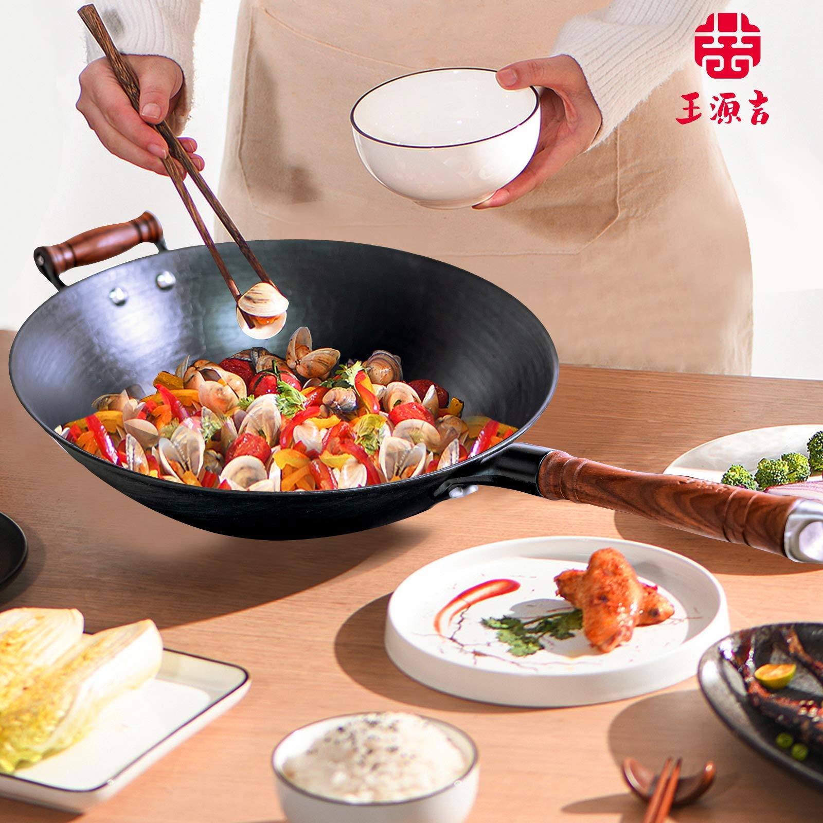 WANGYUANJI Cast Iron Wok Pan 14.2" Large Wok Stir Fry Pan Flat Bottom Wok with Lid and Wood Handle,Suitable for All Cooktops, Uncoated Craft Wok Healthy Cooking Wok-Practical Gift