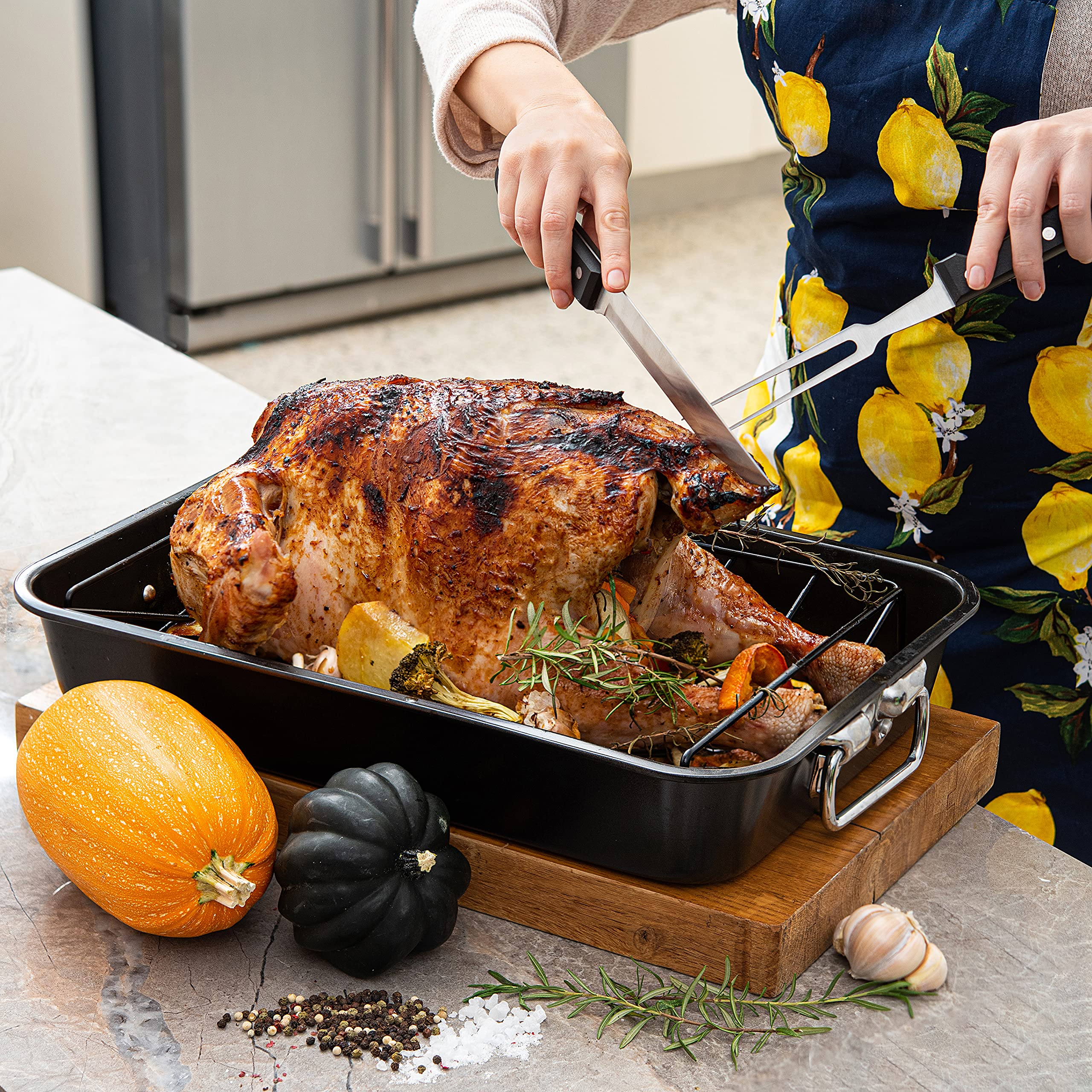 Moss & Stone Carbon Steel Roaster Pan With “V” Shape Removable Roasting Rack Set, 16.5 Inch Rectangular Nonstick Roasting Pan, Turkey Roaster Pan Rack With Carving Fork & Chef Knife