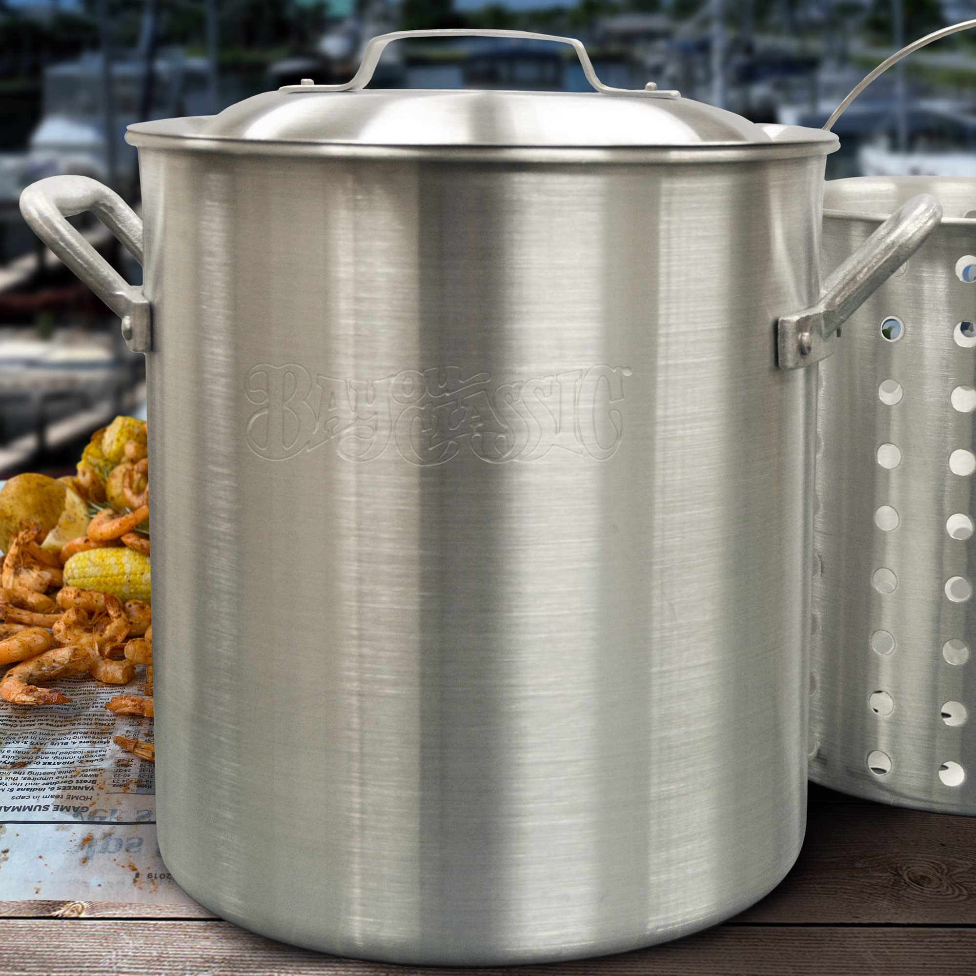 Bayou Classic 4325 25-qt Aluminum Shrimp Pot Features Perforated Aluminum Basket Domed Vented Lid Heavy Riveted Handles Perfect For a Classic Shrimp Boil