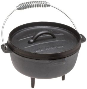 old mountain pre seasoned 2 quart camp oven with flanged lid, feet and spiral bail handle