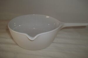 corning ware just white p-89-b 2 1/2cup sauce pan with pour spout