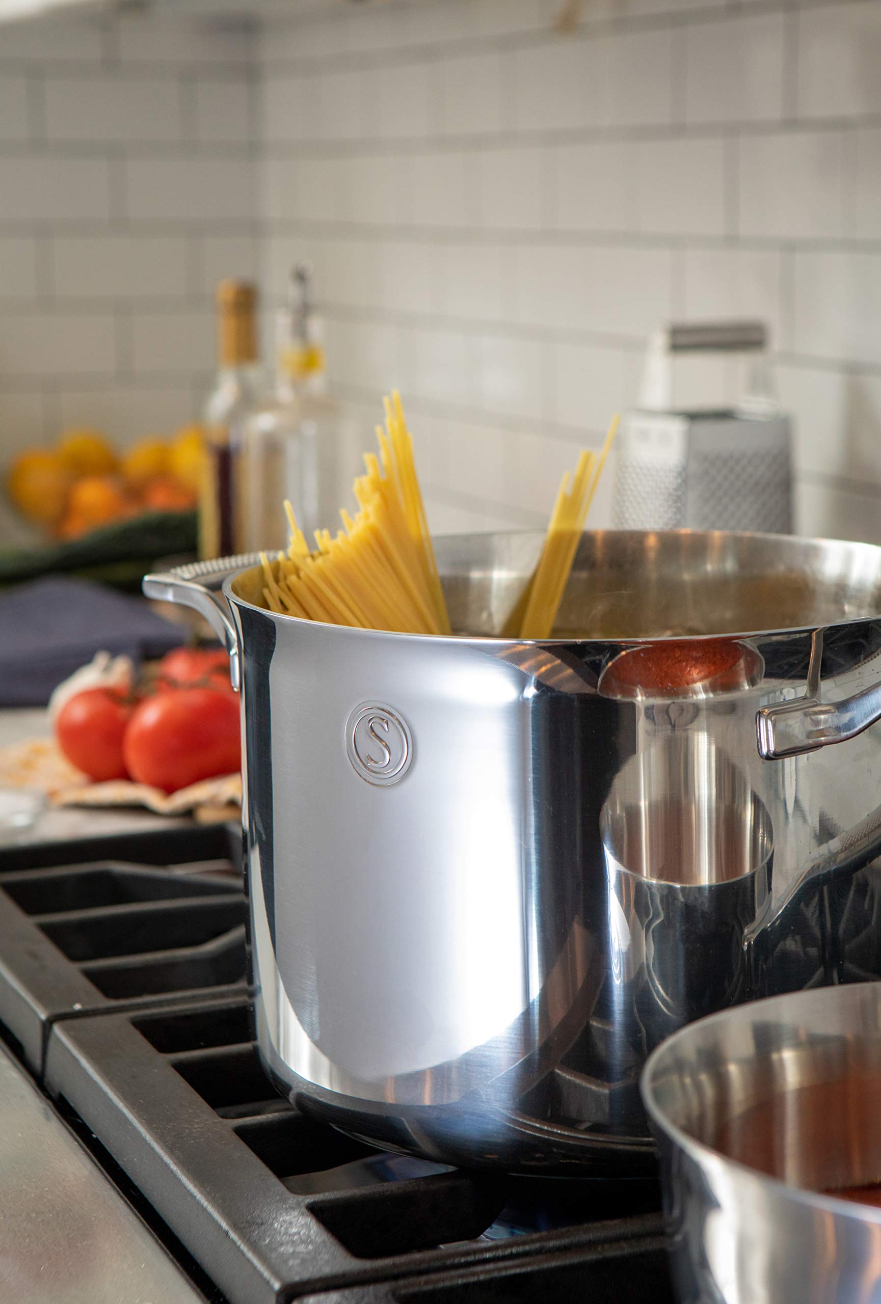 SAVEUR SELECTS Tri-ply Stainless Steel 8-Quart Stock Pot with Lid, Induction-ready, Dishwasher Safe, Voyage Series