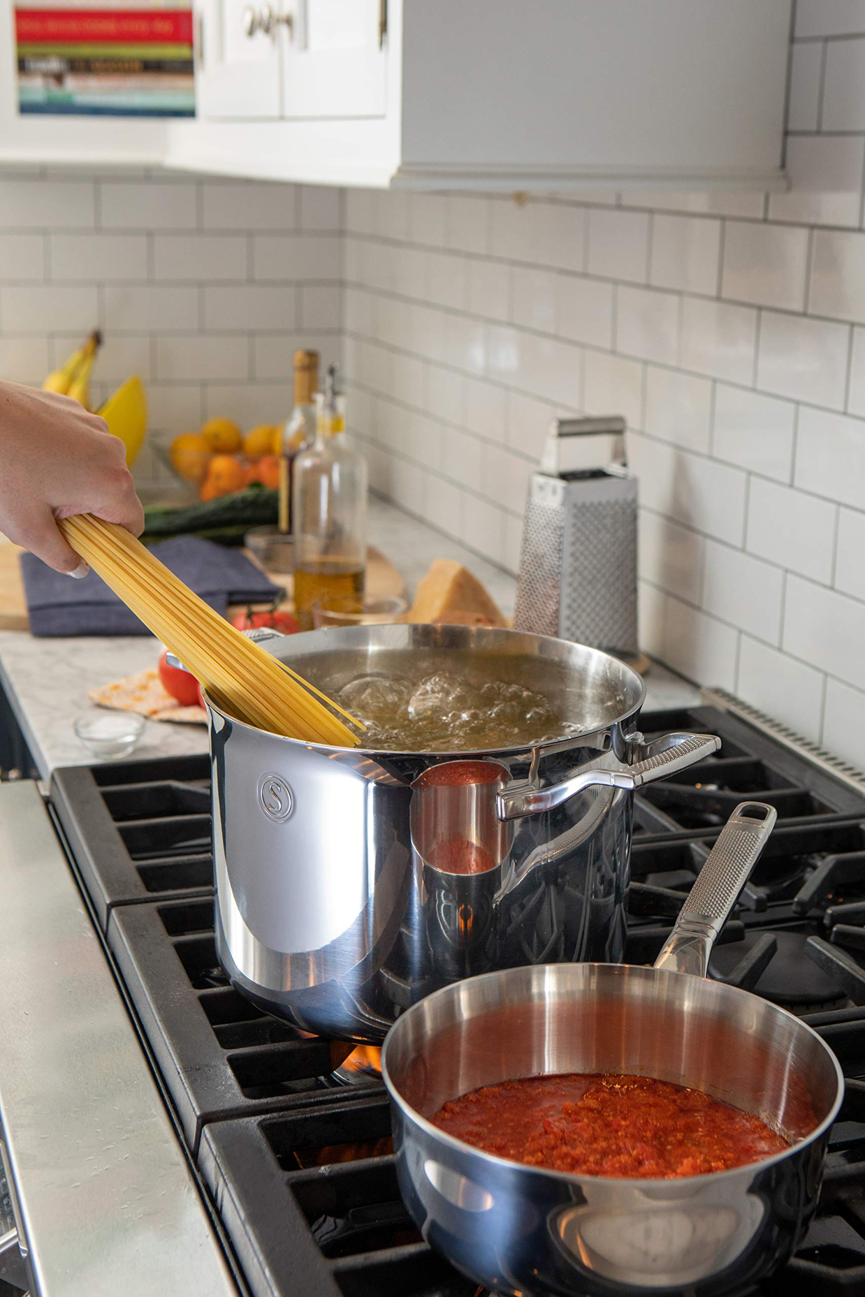 SAVEUR SELECTS Tri-ply Stainless Steel 8-Quart Stock Pot with Lid, Induction-ready, Dishwasher Safe, Voyage Series