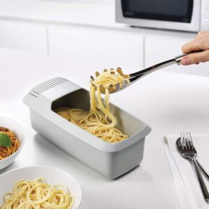 ZSQSM Marukio Microwave Pasta Cooker with Strainer Heat Resistant Pasta Boat Steamer Spaghetti Noodle Cooker for Dorms Small Kitchens Offices BPA-Free, 30x14x10CM