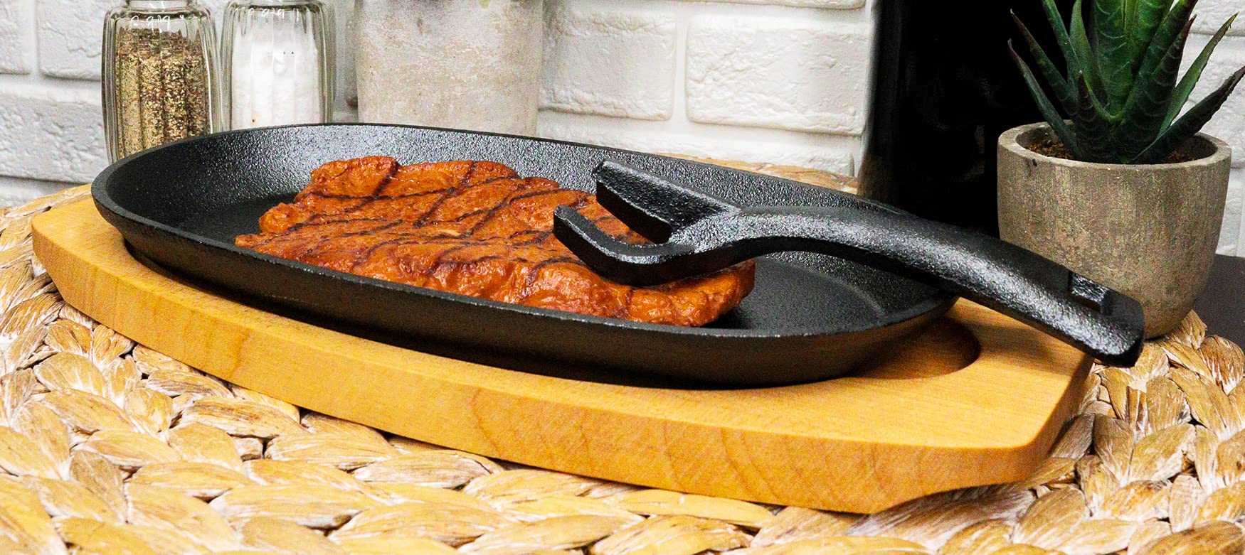 Ebros Personal Sized 9.5"Lx5.5"W Cast Iron Sizzling Fajita Skillet Japanese Steak Plate With Handle and Wooden Base For Restaurant Home Kitchen Cooking Accessory For Pan Grilling Meats Seafood