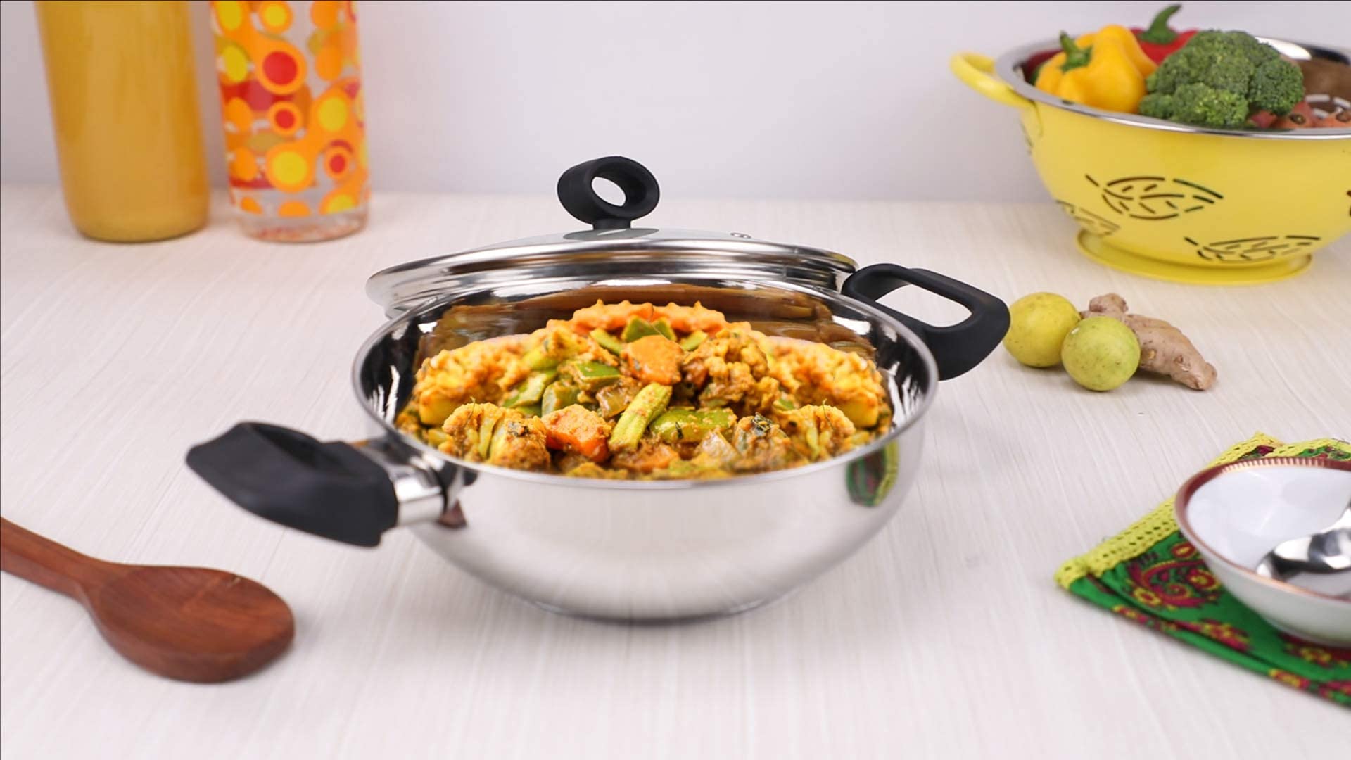 Vinod Deluxe Kadhai | Stainless Steel Wok | Tempered Glass Lid | Induction-Friendly| Sandwich Bottom | 22cm Capacity | 2.4 Liters(2.54 Quarts)|Multi-Use Pot| Suitable For Indian Cooking, Gravy, Stews