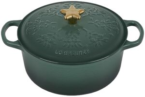 le creuset noël collection enameled cast iron holiday tree round dutch oven, 4.5 qt., artichaut