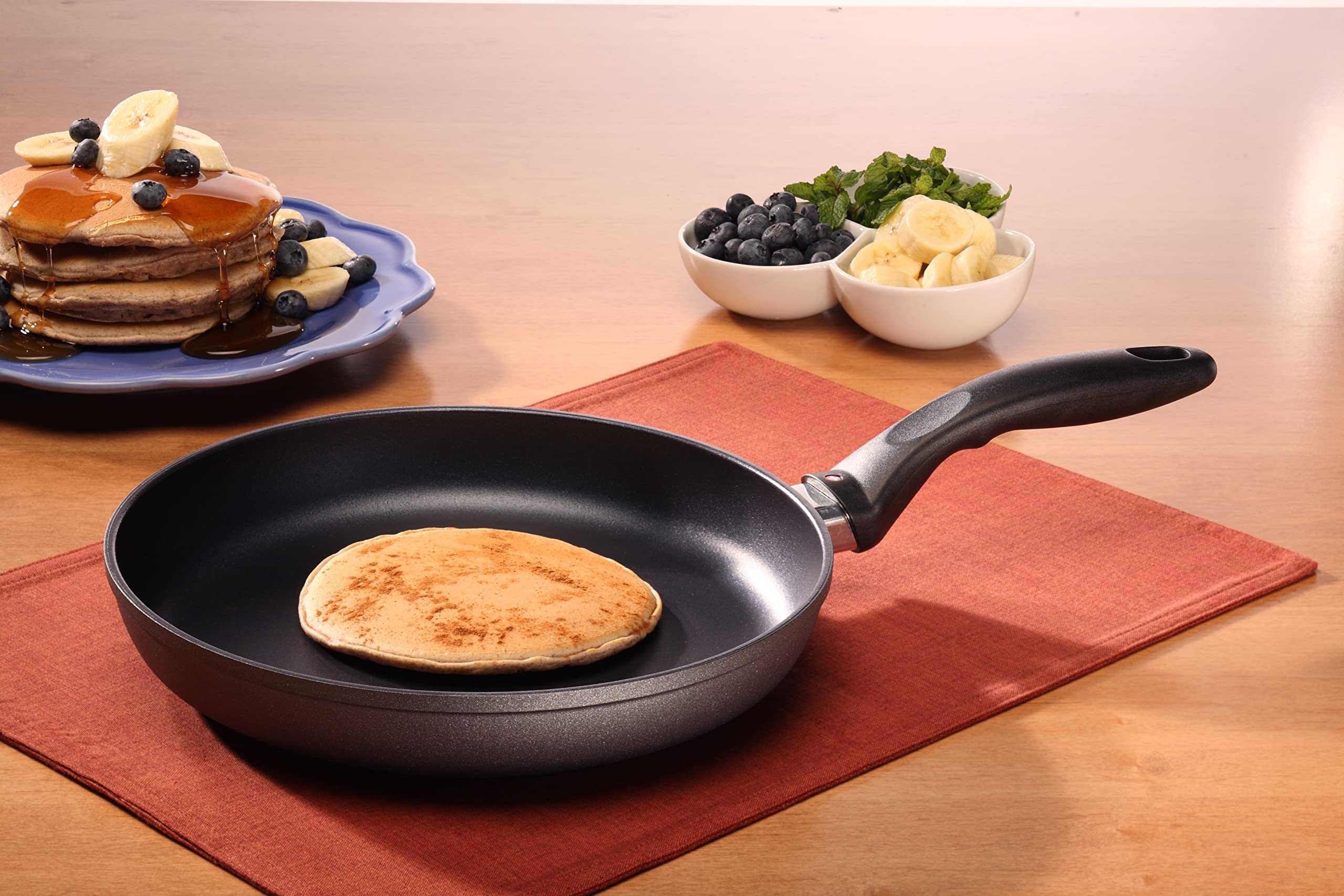 Swiss Diamond 9.5" Frying Pan - HD Nonstick Induction Diamond Coated Aluminum Skillet, Includes Lid - PFOA Free, Dishwasher Safe and Oven Safe Fry Pan, Grey