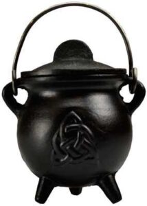 circuitoffice 3" triquetra cast iron cauldron with lid