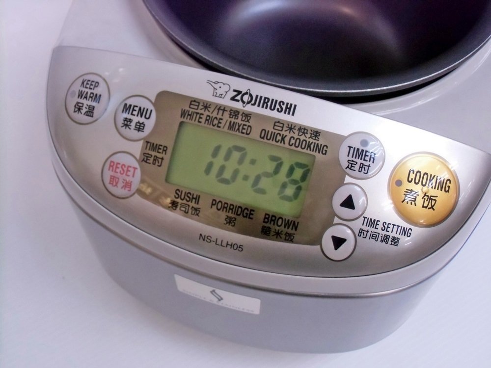 Zojirushi Rice Cooker 0.54l Ns-llh05-xa(for 220-230v, 50/60hz)