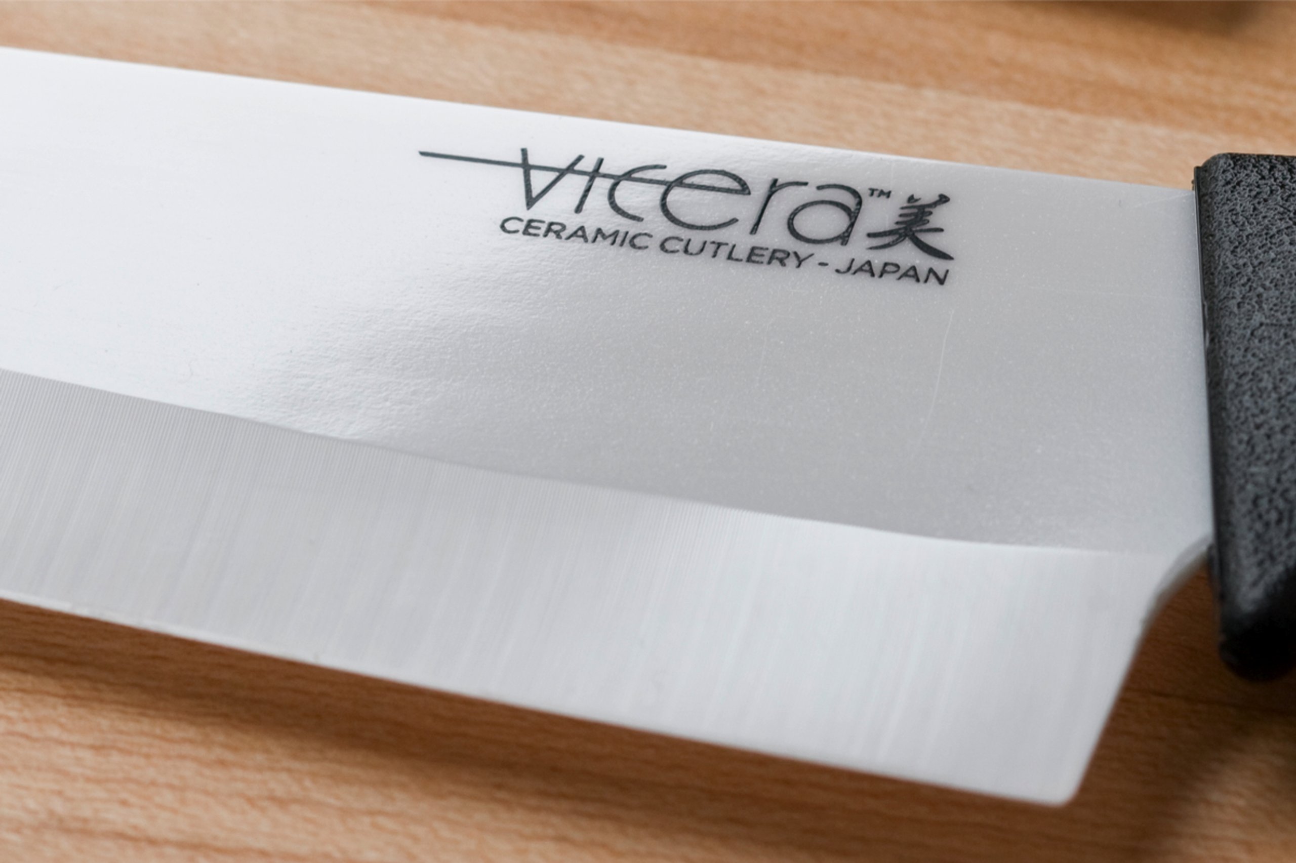 ViCera JVC-140WBK 5-1/2-Inch/14 Centimeter Ceramic Santoku Knife, Black/White