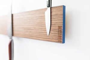 360knifeblock bar - (walnut & blue) 4”x16” wall mount knife bar - integrated level, steel clips, 2” screws