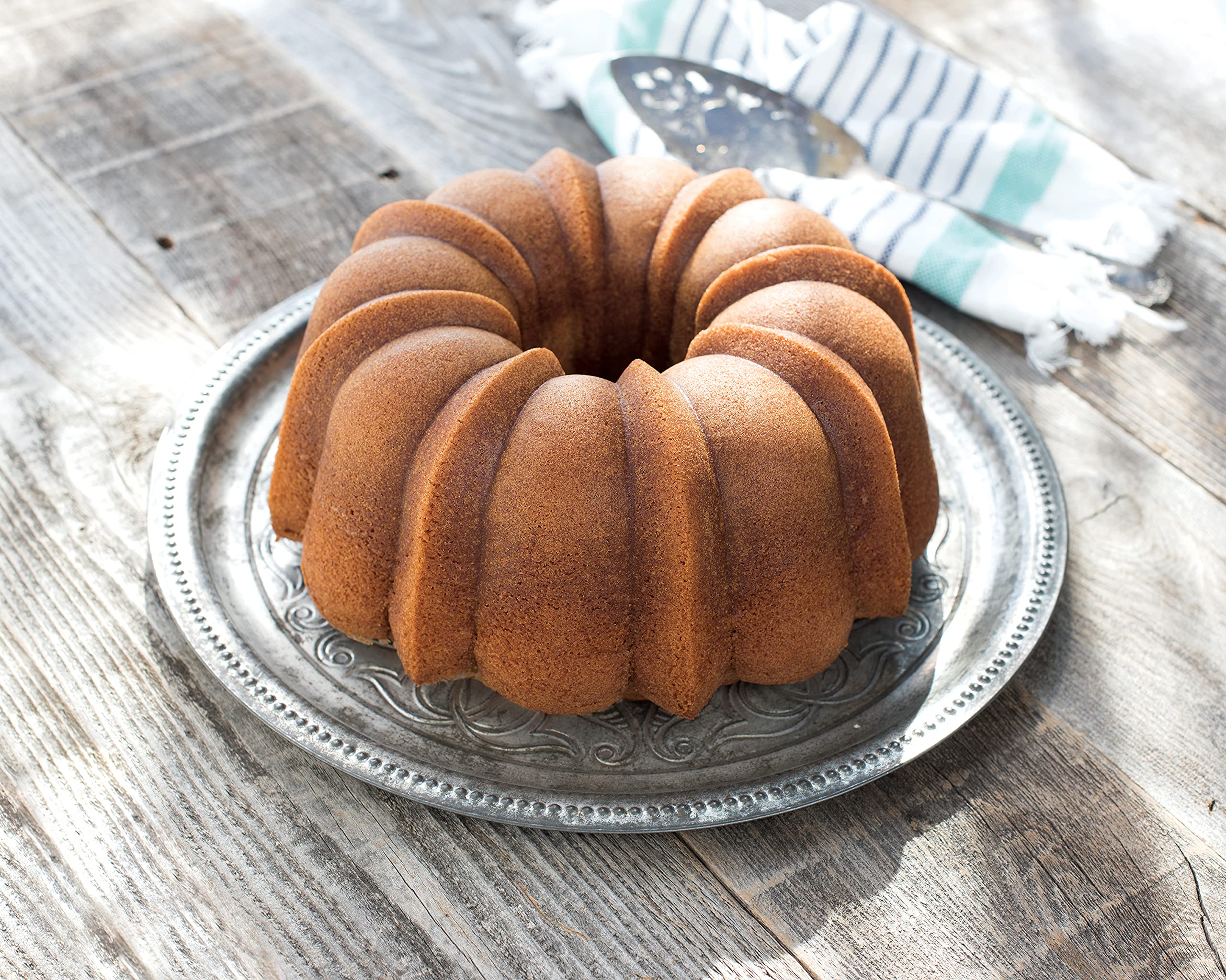 Nordic Ware Platinum Collection Anniversary Bundt Pan