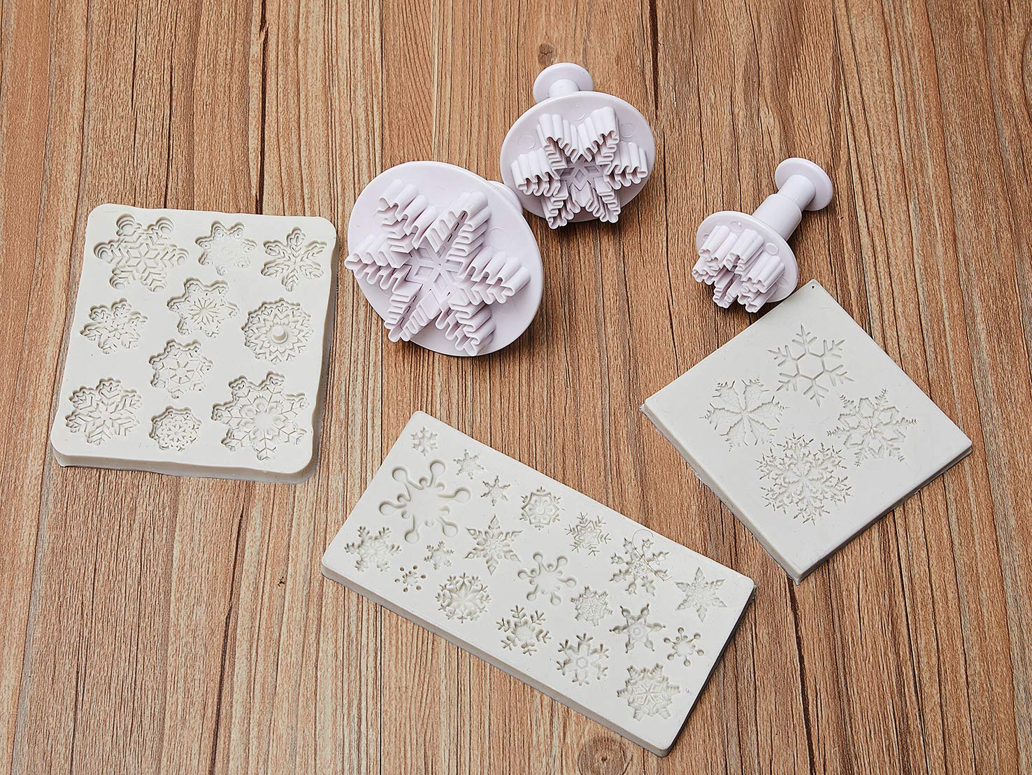 6 Pieces Snowflake Fondant Mold Silicone Baking Mold Chocolate Dessert Molds with Snowflake Plunger Cutters Cake Embossing Tools for Cake Decorations