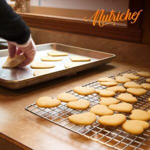 Nutrichef Non Stick Baking Sheets, Cookie Pan Aluminum Bakeware with Cooling Rack, Professional Quality Kitchen Cooking Non-Stick Bake Trays with Silver Coating Inside and Outside, 1 Pair of Pans