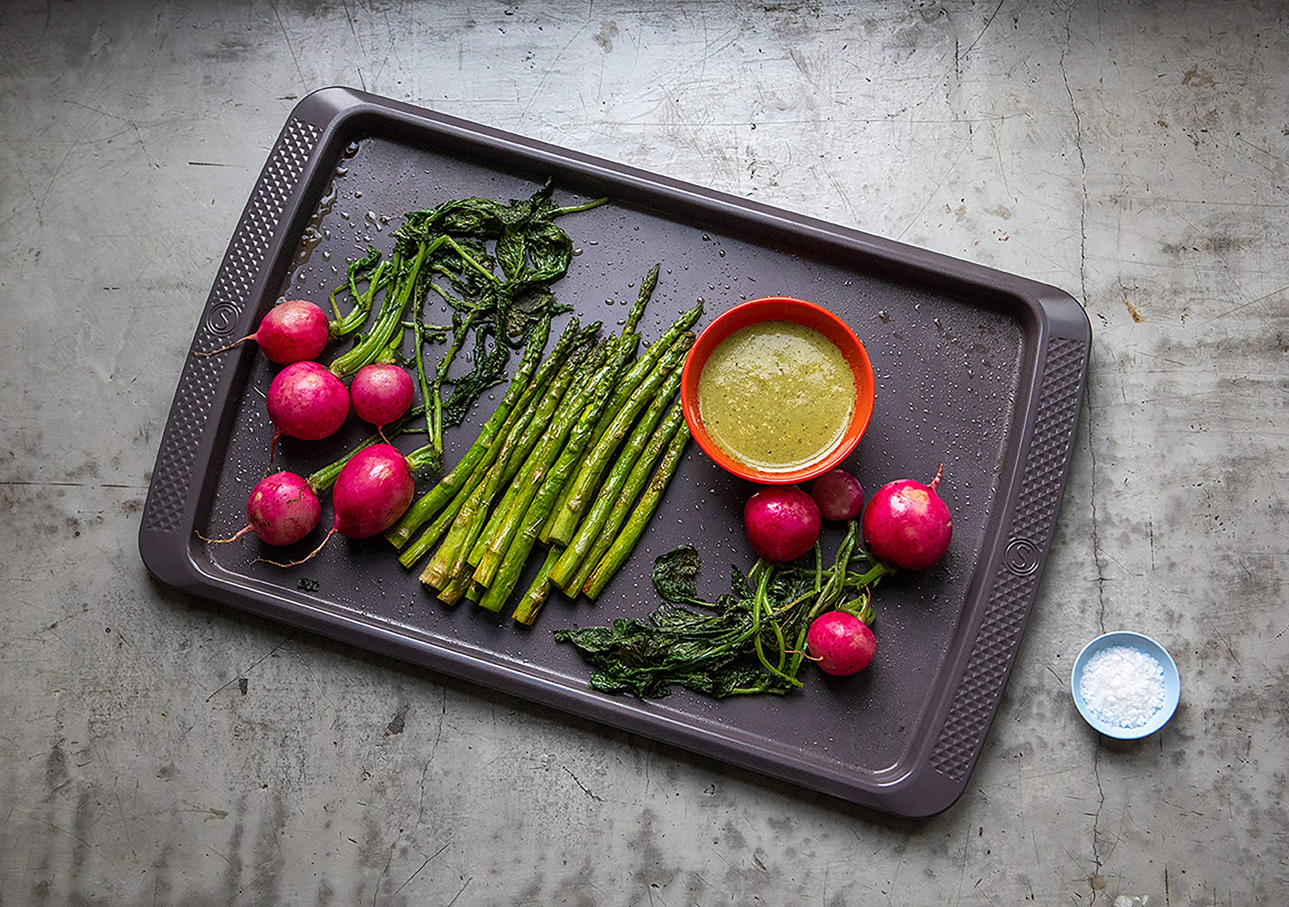 SAVEUR SELECTS Set of 2 Rimmed Baking Sheets, 11-Inch by 17-Inch and 9-Inch by 13-Inch, Non-stick, Warp-resistant Carbon Steel, Dishwasher Safe, Artisan Bakeware Series