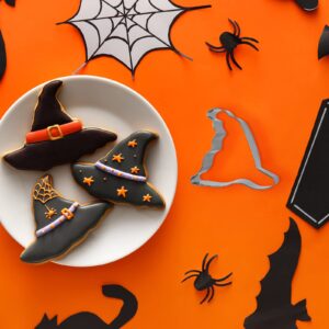 AnyDesign 8Pcs Halloween Witch Biscuit Cutters Set Stainless Steel Biscuit Cutters Reusable Witch's Hat Shoe Broom Pot Shape Cookie Cutters for Halloween Party Supplies Cookie Baking Decoration