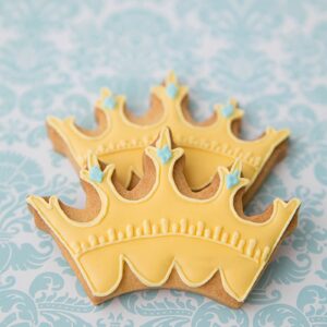 Crown Cookie Cutters Shapes Set of 7 - Stainless Steel Metal King Crown, Queen Crown, Prince Crown, Princess Crown, Diamond, Iris Cookie Cutter Biscuit Fondant Mold for Birthday Wedding Valentine Day