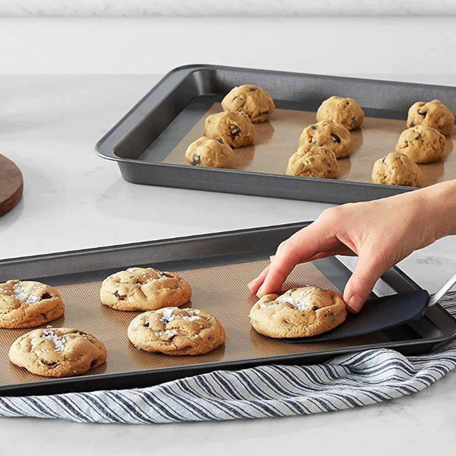 Silicone Baking Mat 3 Pieces, With 7.9 inch Pizza Spatula, Non-Stick Mat is Used to Make Baking Mats for Biscuits, Bread, Pizza, Macaroon and Various Pastries.