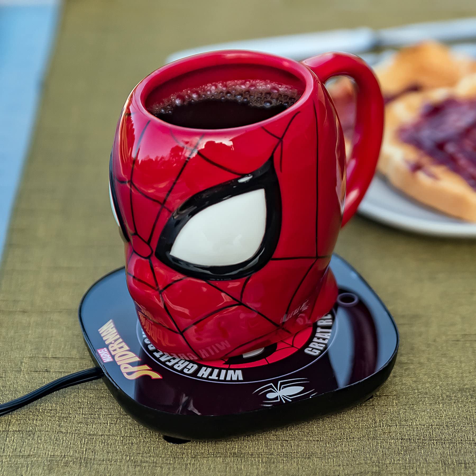 Uncanny Brands Spider-Man Mug Warmer with Spidey Molded Mug – Keeps Your Favorite Beverage Warm - Auto Shut On/Off