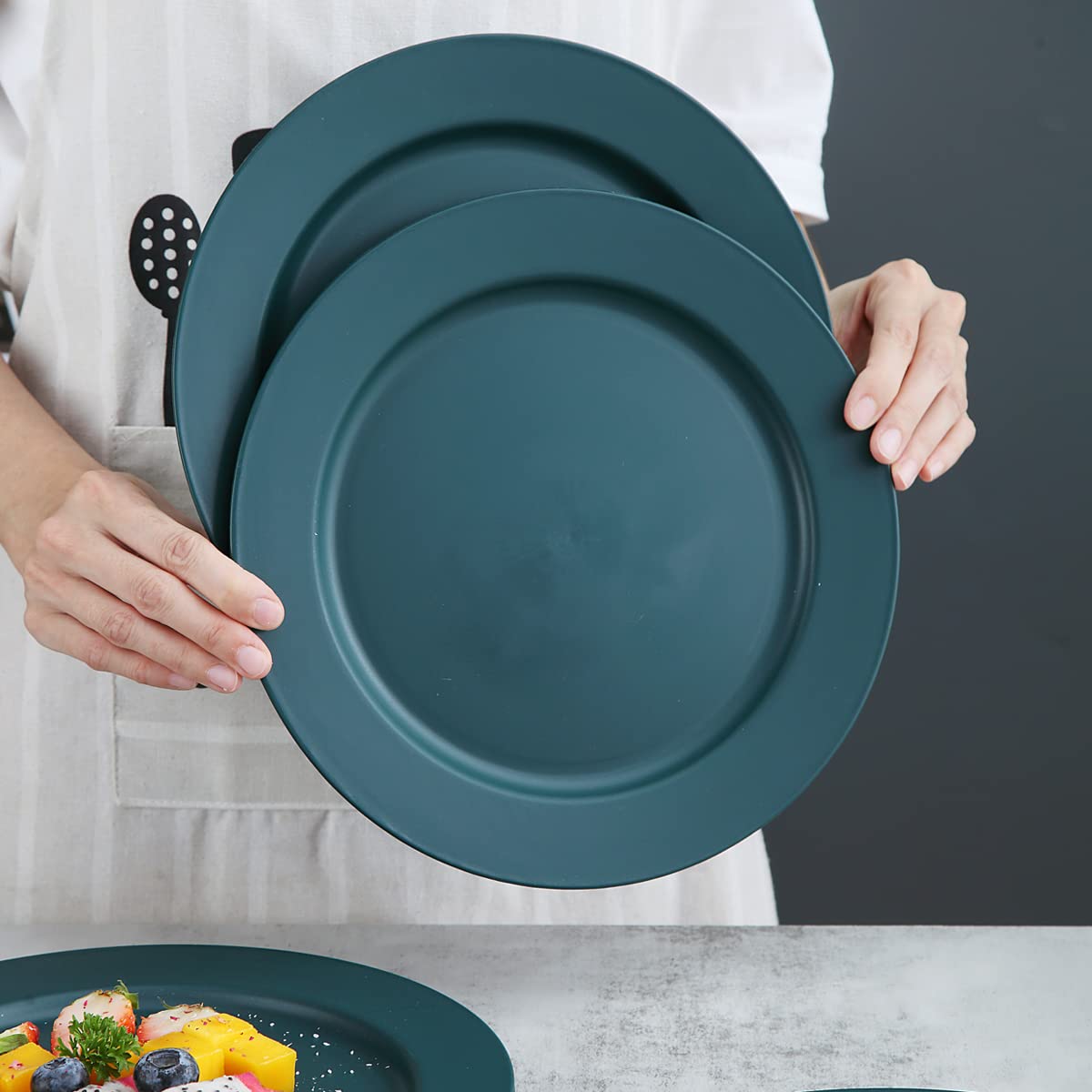 Kyraton 10 Inch Large Plastic Plates 8 Pieces, Dishwasher Safe, Unbreakable And Reusable Light Weight Dinner Plates Microwave Safe BPA Free (Dark Green)