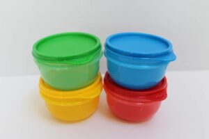 tupperware ideal little bowl snack cup set of 4 in green, red, blue, yellow