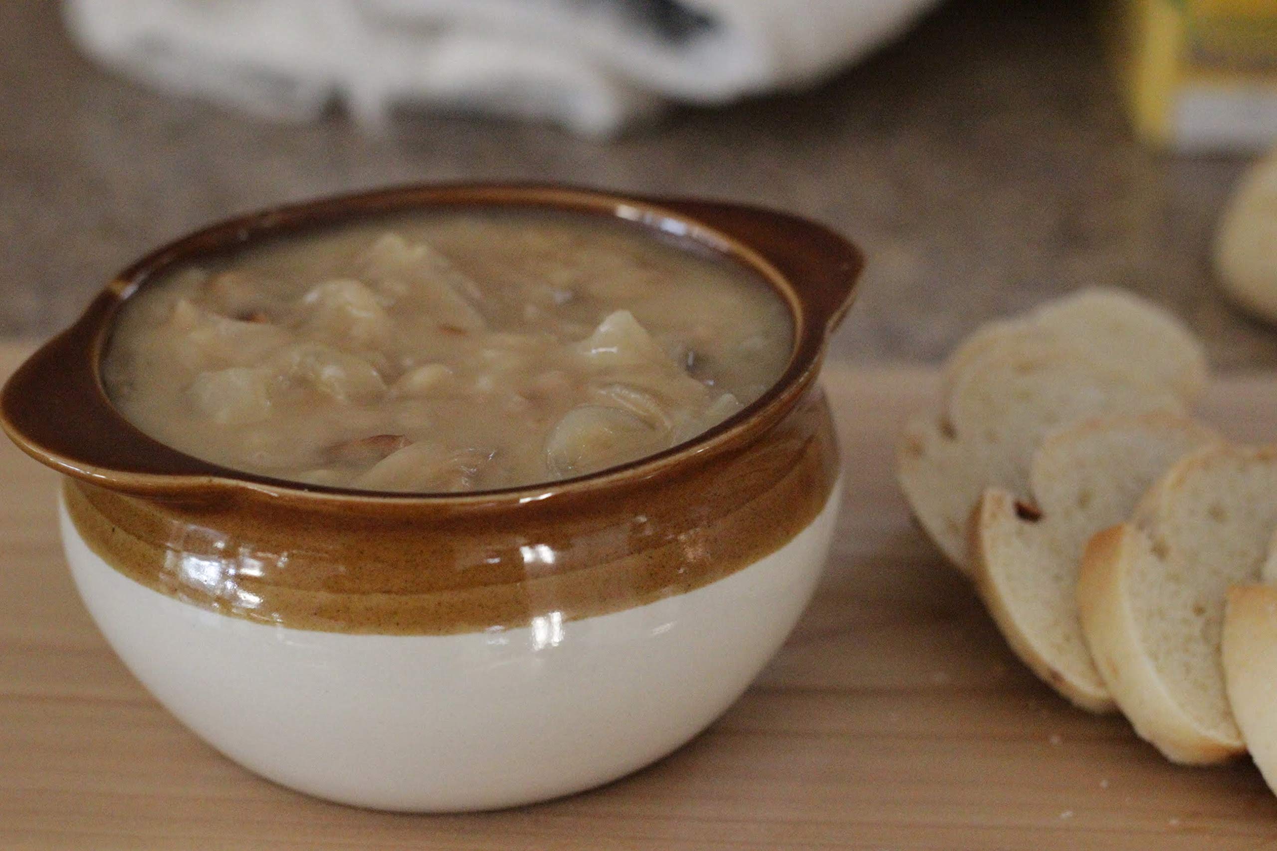 Great Credentials French Soup Crock Bowl, 12 oz, Set of 4 (4 Bowls, Brown and Ivory)