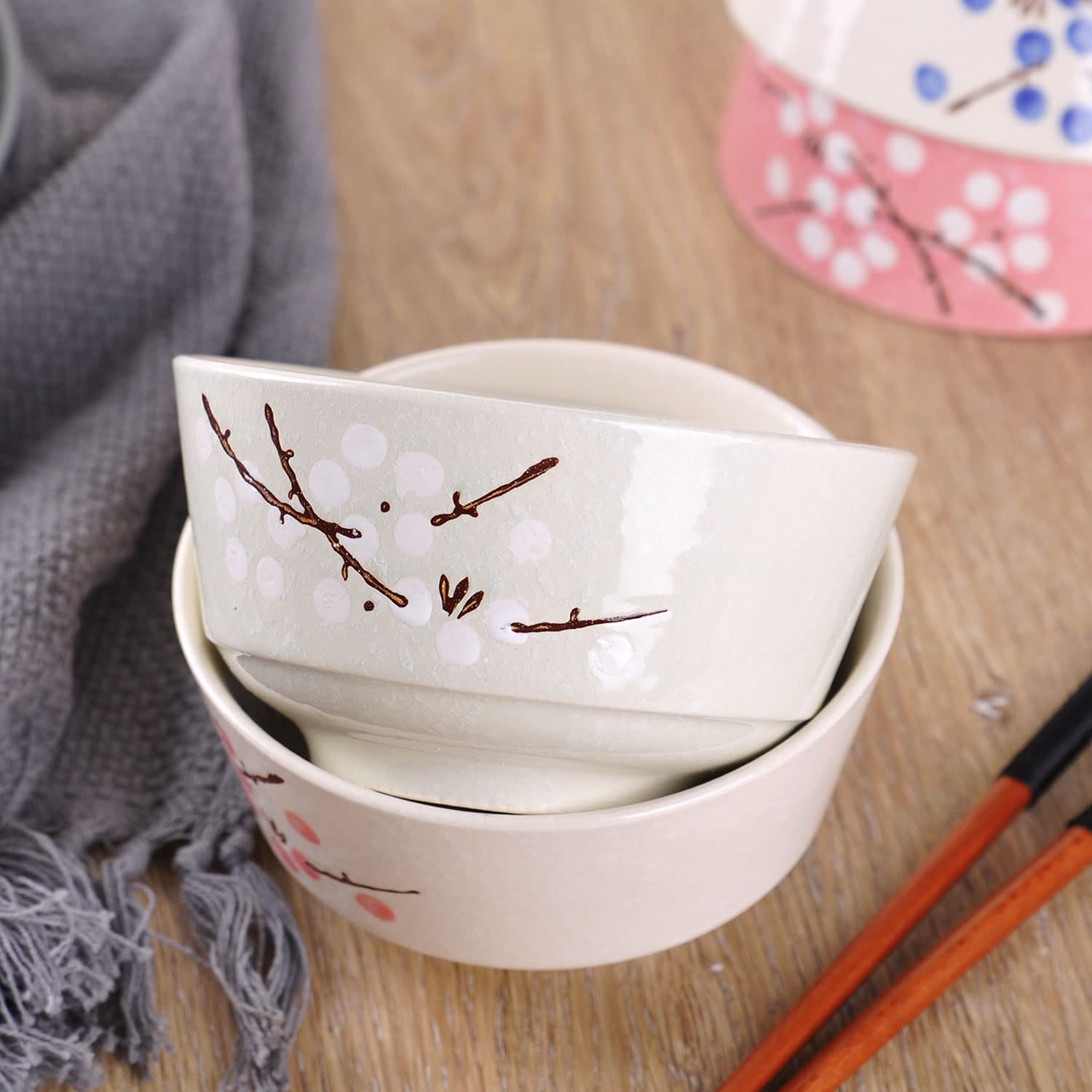 VanEnjoy Set of 4 Japanese Style Ceramic Rice Bowl,4 Assorted Color Cherry Blossoms Among Snow Flake Pattern Bowls Set