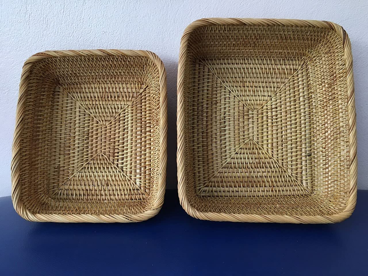 FiaLife Rattan Hand Woven Rectangular Decorative Rustic Storage Trays for Home/Social Events - Bread Basket, Vegetable, Fruits, Snacks, Crackers, Kitchen/Bathroom Organizer. Set of 2.