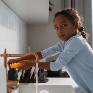 Sponge Holder/Caddy for Scrub Smiley Face Sponge, with Suction Cup for Bathroom and Kitchen Sink Organization