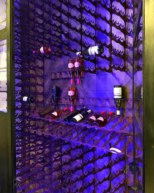 di prima usa Wall Mount Wine Rack - Holds 8 Bottles with Elegance & Durability - Italian Inspired Wall Mount Wine Rack & Robust Steel Construction