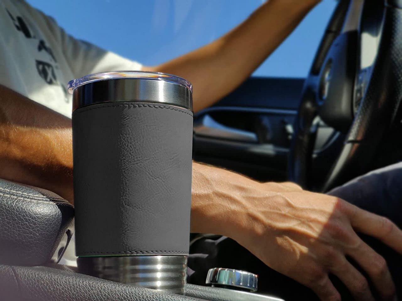 LaserGram 20oz Vacuum Insulated Tumbler Mug, Flag of Nicaragua, Personalized Engraving Included (Faux Leather, Gray)