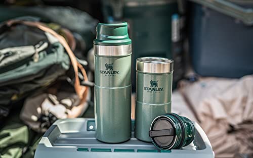 STANLEY Trigger Action Travel Mug 0.47L Hammertone Green – Keeps Hot for 7 Hours - BPA-free Stainless Steel Thermos Travel Mug for Hot Drinks - Leakproof Reusable Coffee Cups